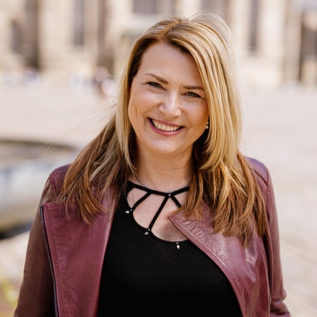 Dana Janderová — Senior Poradce v Pech & Partneři